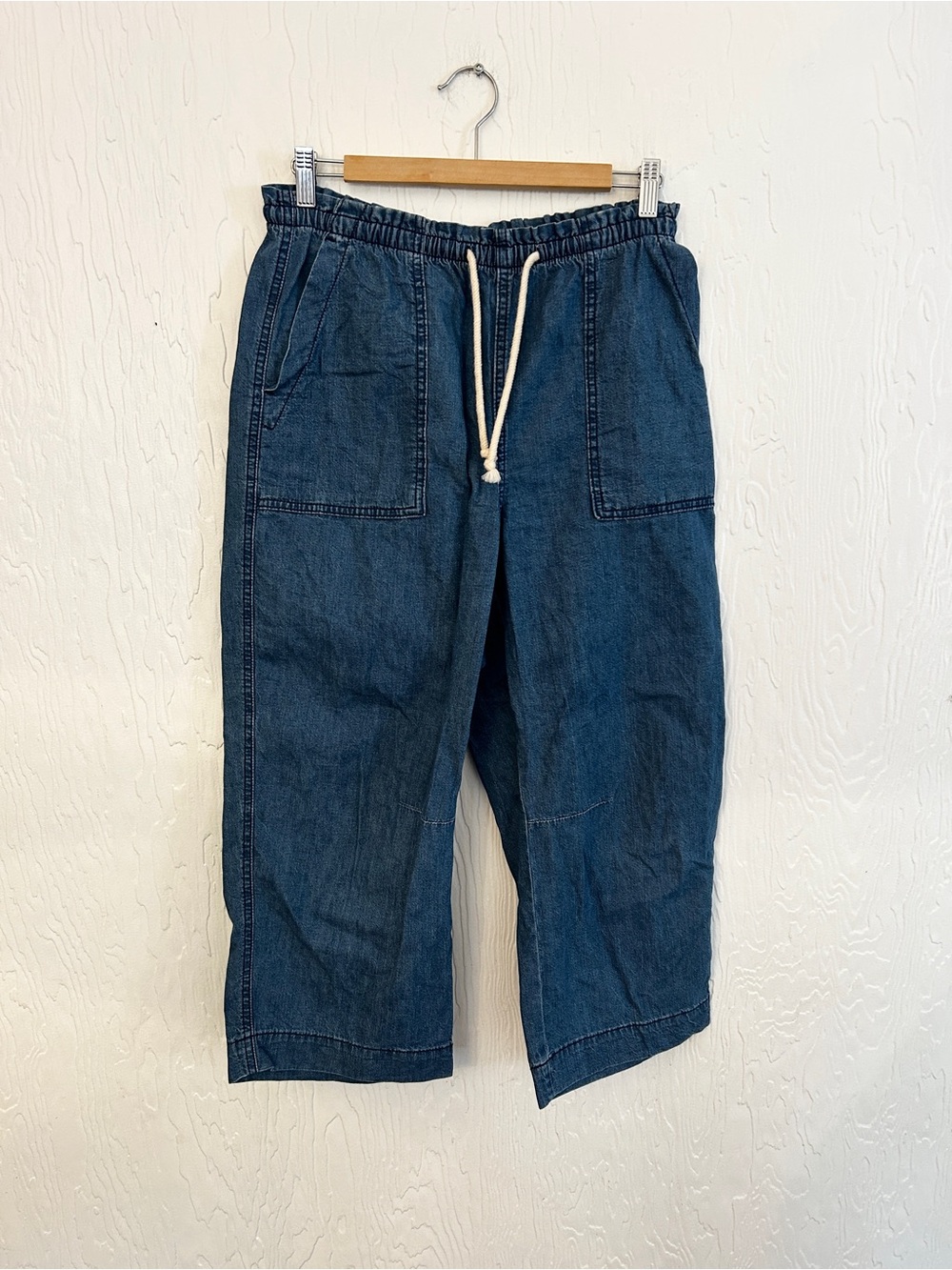 OLD NAVY Lightweight Denim Pull On Straight Leg Pant Medium Blue Relaxed Coastal